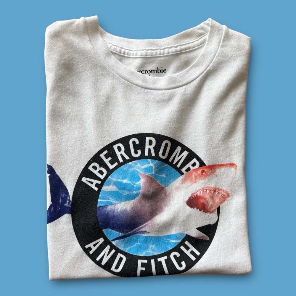 Abercrombie Kids Boys Shark Tshirt Size 15/16 - Picture 2 of 3